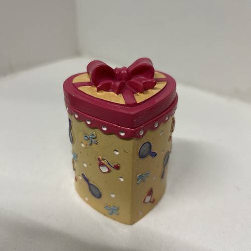 Claire 2004 trinket - 2004, boxes