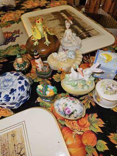 Lot mixed themes trinket - of,