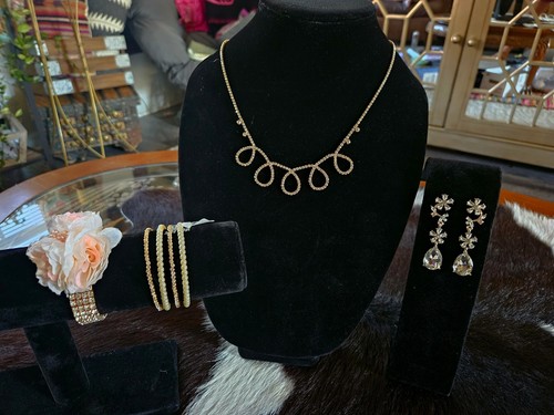 Nwt nwot lot 4 claire - nwt,